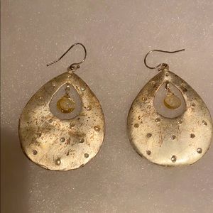 Pierced earrings light brushed gold with stones